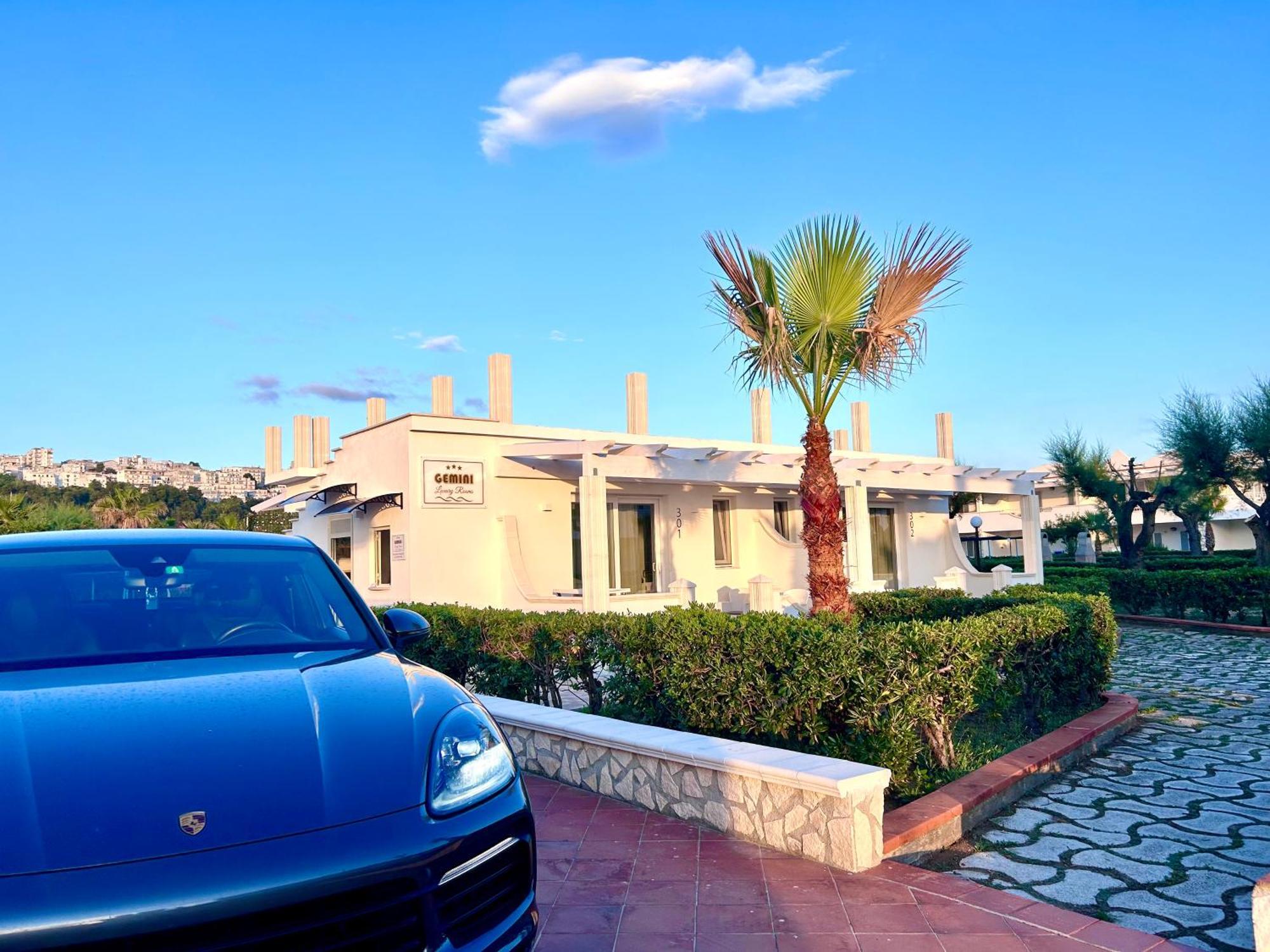 Gemini Luxury Rooms Peschici Bagian luar foto