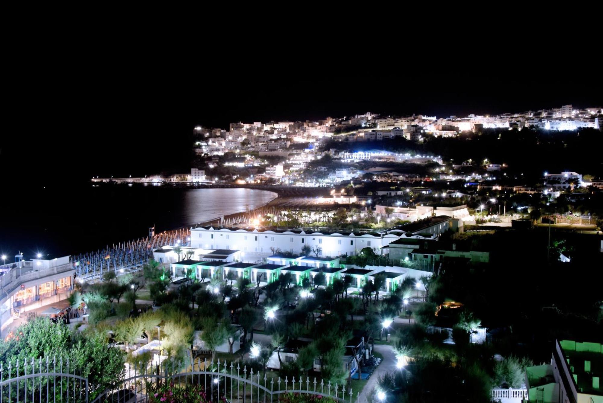 Gemini Luxury Rooms Peschici Bagian luar foto